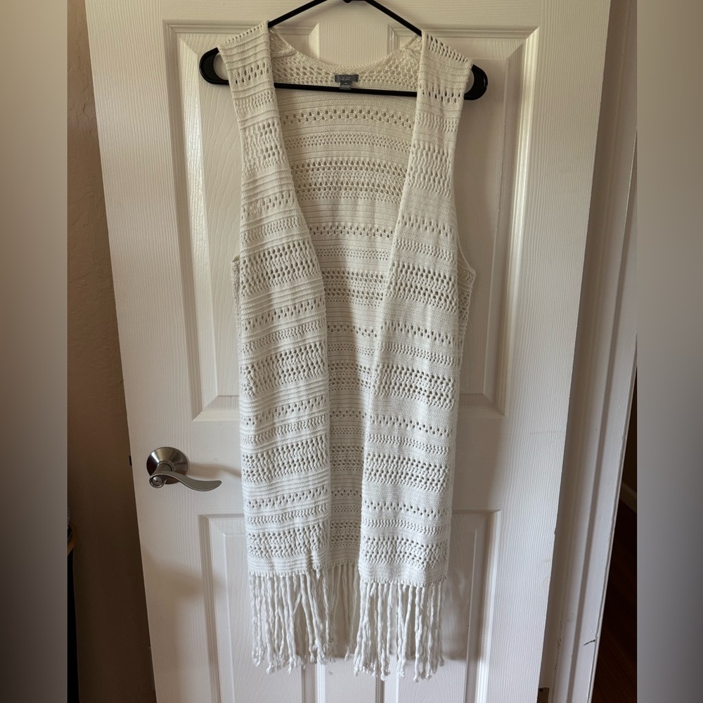 Aerie White Crochet Long Fringe Vest Size Medium